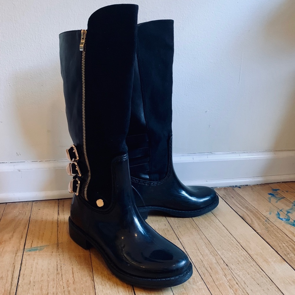 Trendy black rainboots size 7